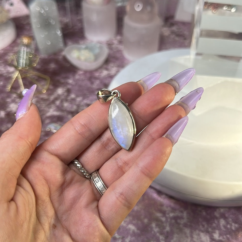 Moonstone pendant MP01