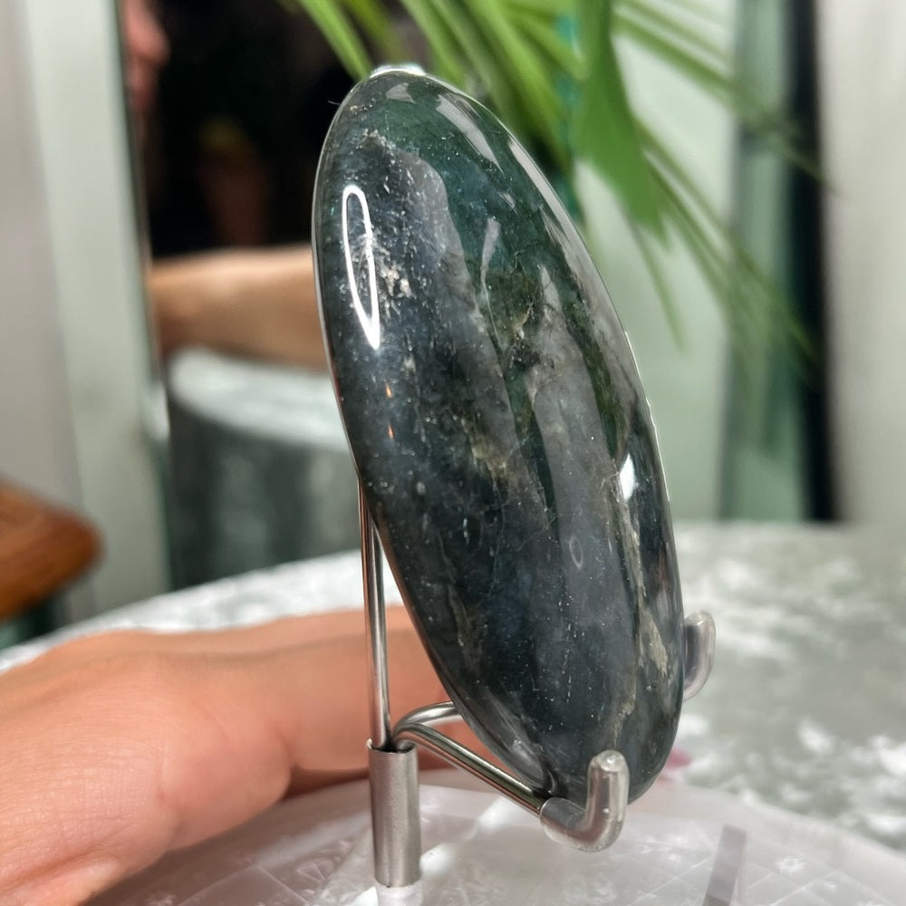 Platinum Shutterflash Labradorite Palmstone- PSLP2
