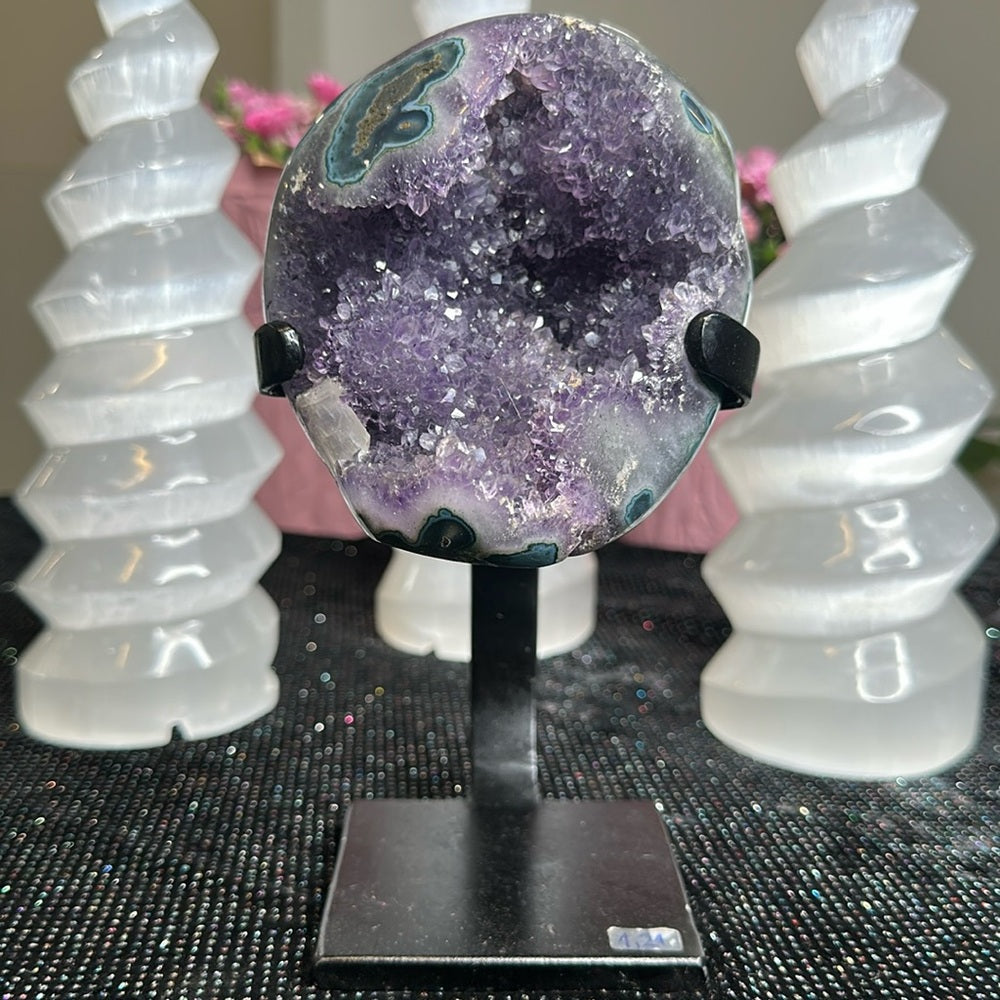 Druzy Amethyst With Blue Agate Banding DAB01