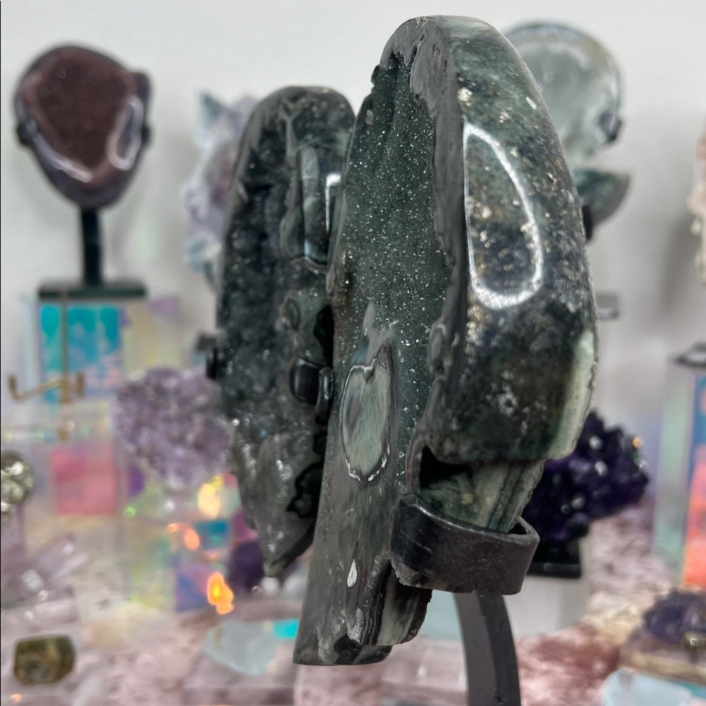 Green Amethyst Wings on Stand 💚🪽🩶 GAW06